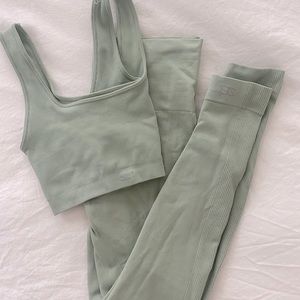SetActive Set in Matcha—Sz Sm leggings and M bra
